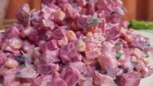 Salát z červené řepy se sýrem