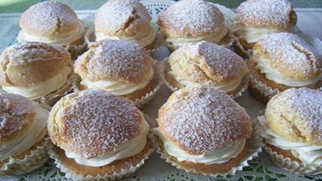 Muffiny plněné pudinkem