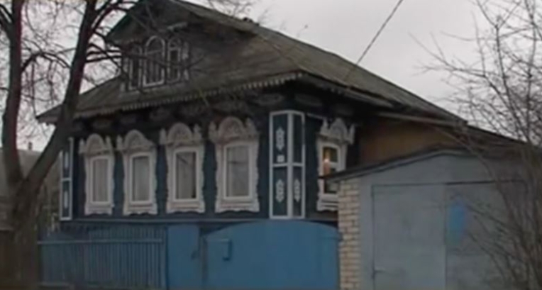 Mother left a child in an abandoned house. 10 years later she returned and revealed something shocking