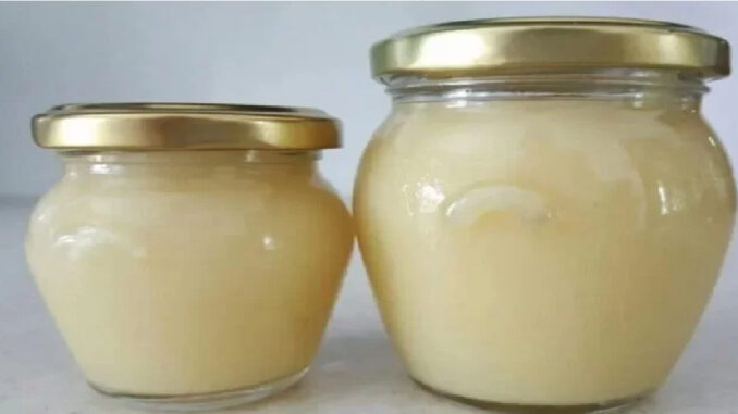 Včelí mateřská kašička