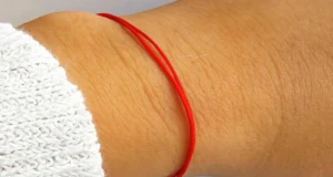 Red string on the wrist: A symbol of protection, spiritual power and intention that deserves attention