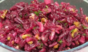 Salát z červené řepy